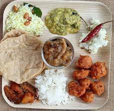 Areca leaf plates hold hot food